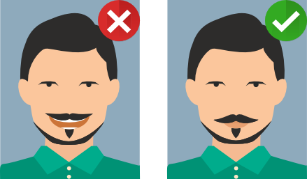 Panneau comparatif illustré montrant à gauche un portrait avec la bouche entrouverte signalé comme refusé, et à droite un portrait avec les lèvres jointes signalé comme conforme.